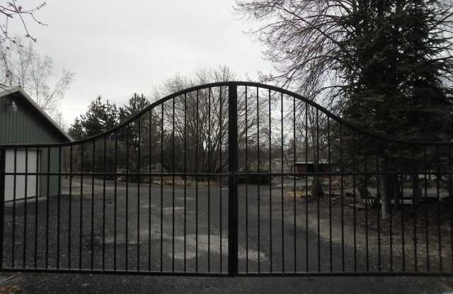 2 Bedroom 1 Bath Rancher Close to Deer Park