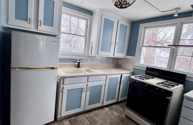 Photo of 1023 South Pennsylvania Avenue - 3