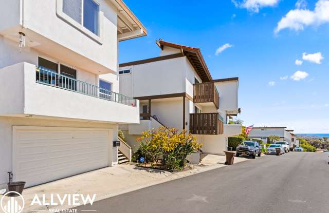 OCEAN VIEWS! Renovated 2 Bed, 2.5 Bath Townhome in San Clemente!