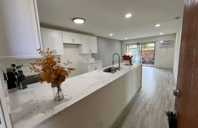 Downstairs 1 Bedroom Unit in Orange