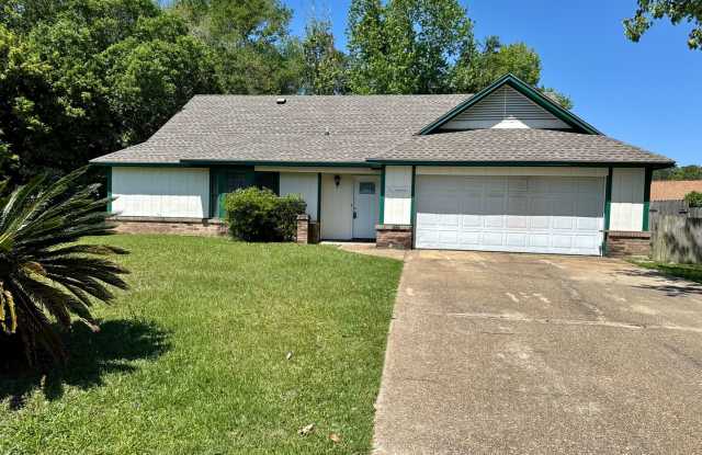 OCEAN SPRINGS SCHOOL DISTRICT - CUTE 3 BEDROOM, 2 BATH BRICK HOME - 117 Mark Daniel Circle, Ocean Springs, MS 39564