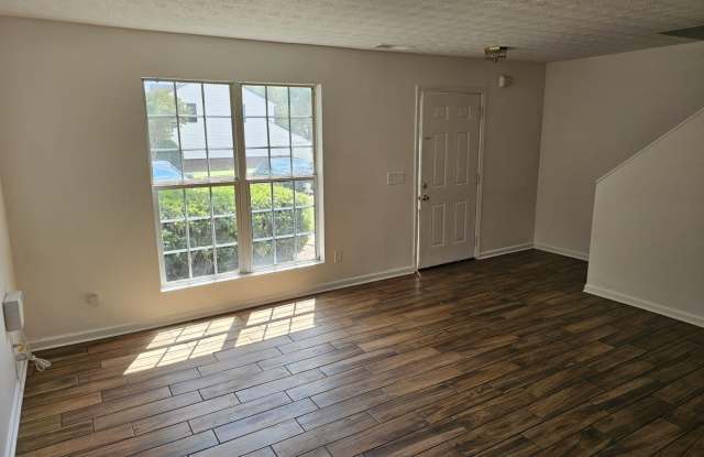 5821 Strathmoor Manor Circle