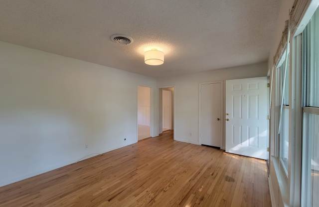 2025 Mountainview Dr