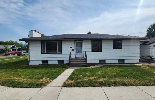 Beautiful Four Bedroom House Near Franklin Elementary