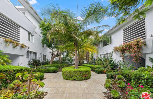 134 San Vicente Blvd