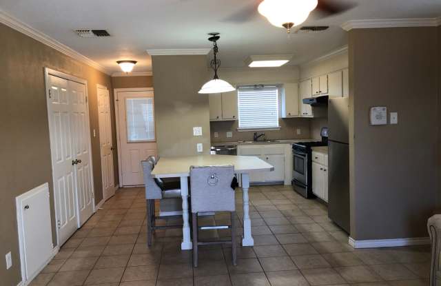 Photo of 3/1.5 House with HUGE backyard!