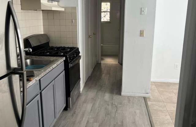 16 Knowles St unit: 1St Floor