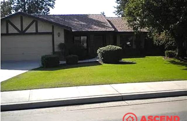Cozy 3BD/2BA Home in Bakersfield's 93308 — Fireplace & Pets Welcome!