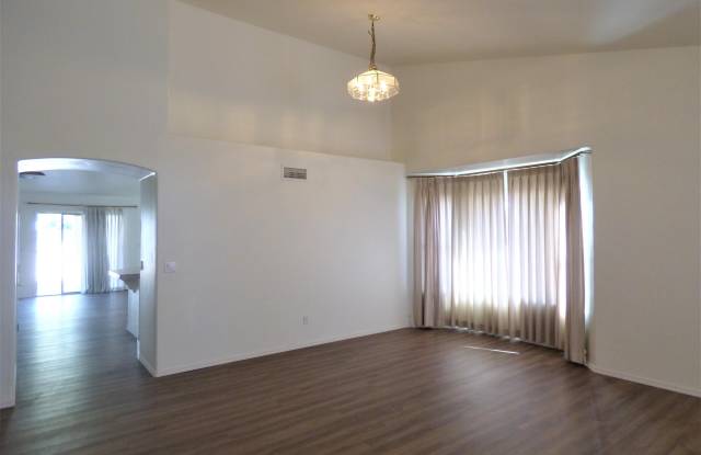 8270 N Westcliff Drive