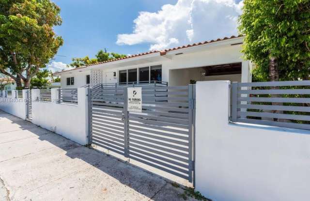 Photo of 962 SW 6th Ave