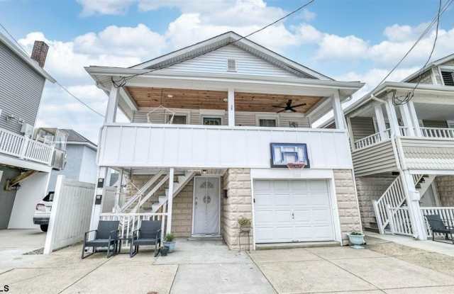 200 N Sacramento Ave
