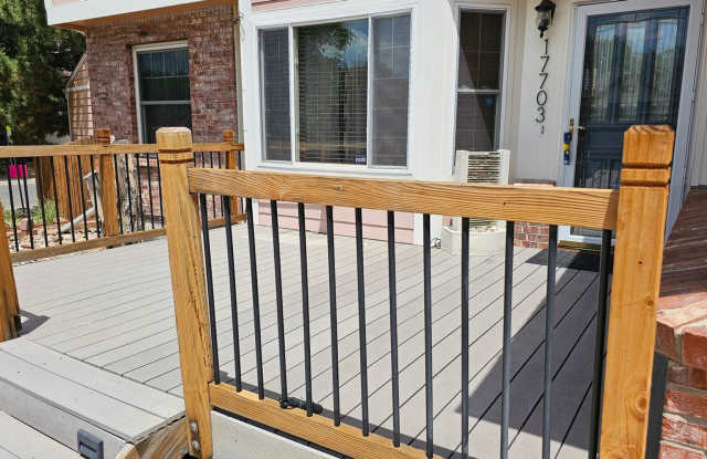 Spacious 5 Bed 3.5 Bath House in Aurora