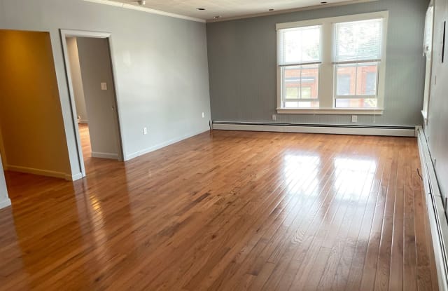 1bd/1ba Apt on 2nd Floor, Heat Included, Hardwood Floors, Available NOW - 34 Vannah Avenue, Portland, ME 04103