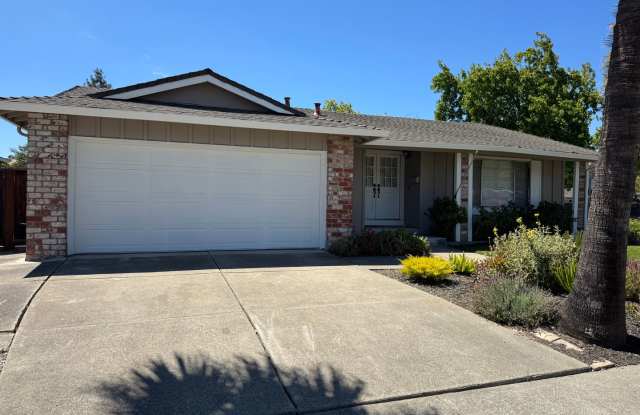 Photo of SPACIOUS 3 BEDROOM HOUSE IN PLEASANTON!!! Move in Special!