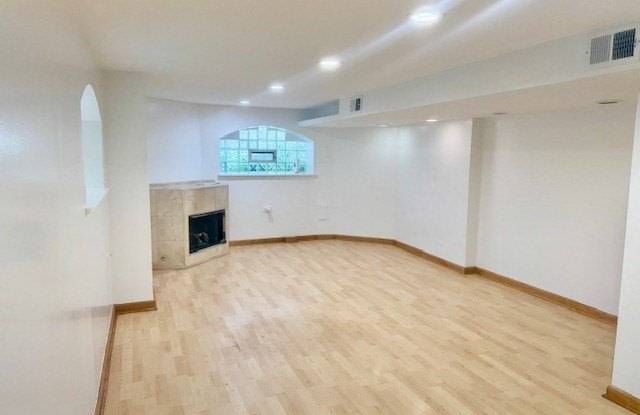 5618 N Artesian Avenue