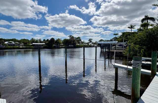 WATERFRONT 2/2 Condo in Stuart