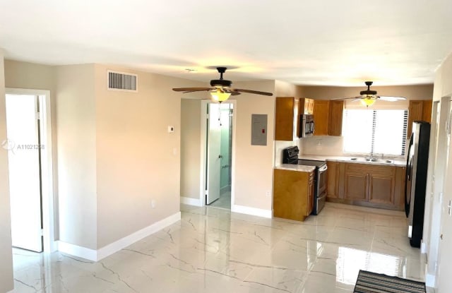 2735 W 62nd St - 2735 West 62nd Street, Hialeah, FL 33016