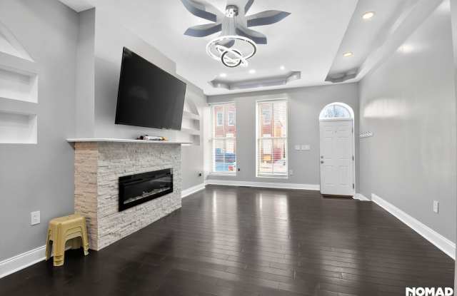 Spacious 6BR Townhome in Baltimore