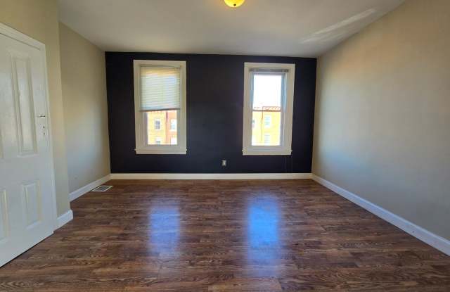 Photo of 2914 Girard