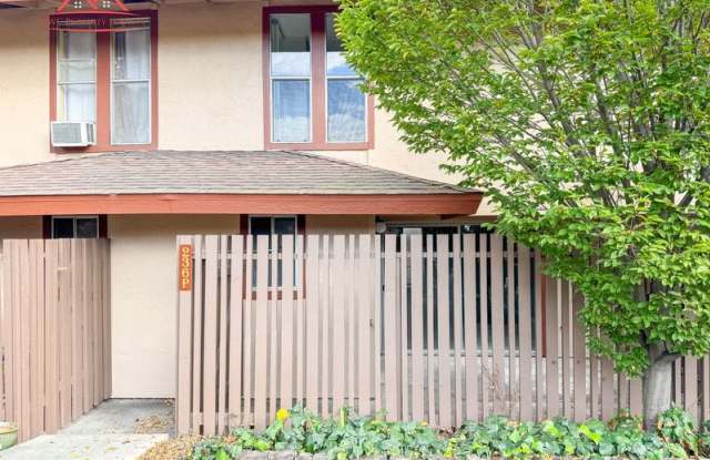 236 Red Oak Drive E