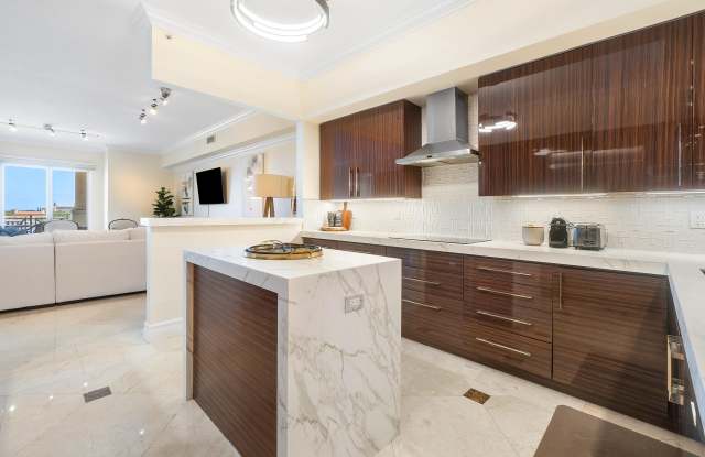 201 S Narcissus Avenue