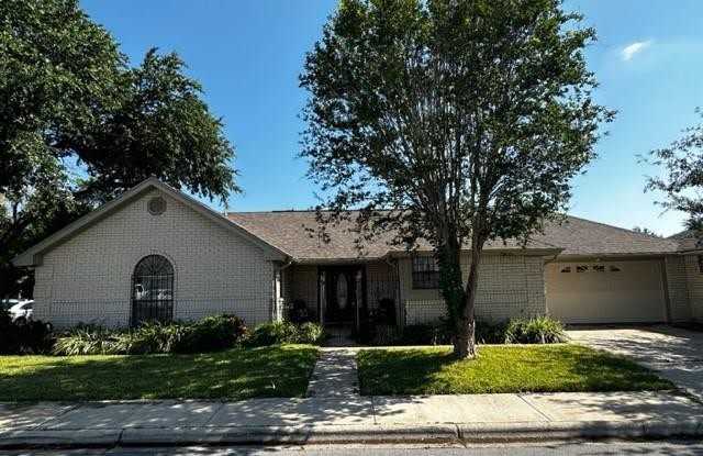 300 N 36th Lane