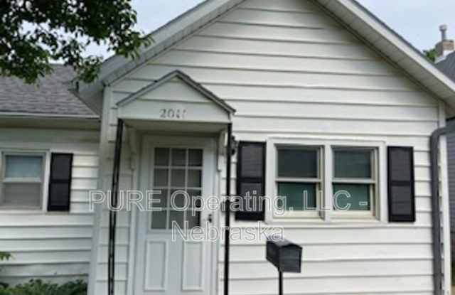 2011 S 7th St