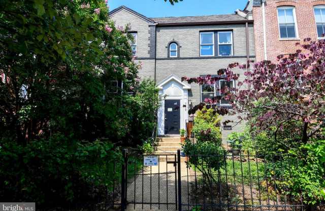 Photo of 719 12TH Street SE unit: 3