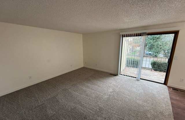 677 Glen Creek Rd NW