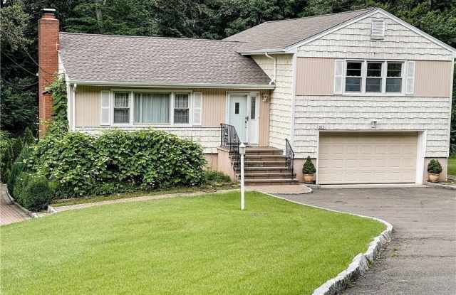 Photo of 317 Weeping Willow Lane