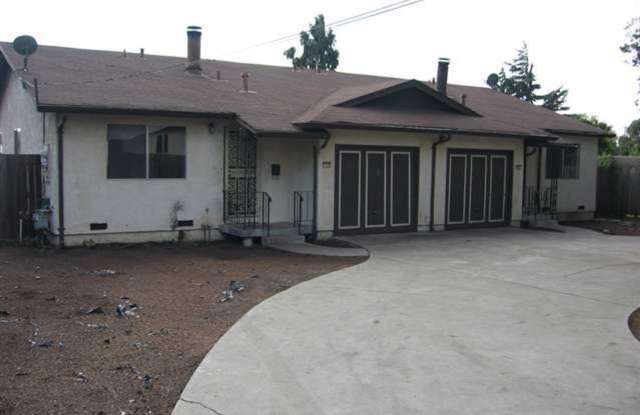 GREAT CENTRAL SAN LEANDRO LOCATION...2 BED/1/5 BATH.. GARAGE AND PARKING SPACE; LAUNDRY IN BUILDING.. MAKE THIS YOURS