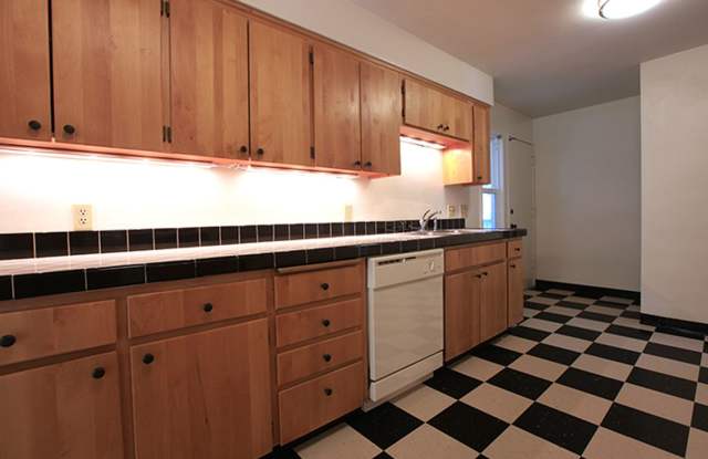 Retro Townhome in Beautiful Serene Setting!