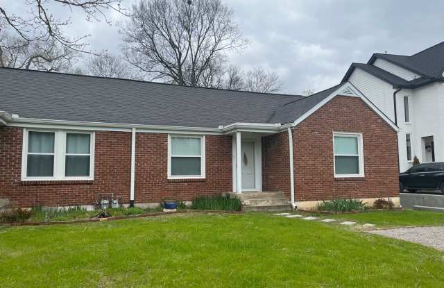 Renovated 2 Bedroom/ 1 Bath Duplex minutes to 12th South, Lipscomb, Belmont and Vandy - 3705 Lealand Lane, Nashville, TN 37204