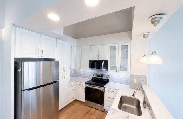 Beautiful 3-Bed Indian Peaks Townhome with Finished Basement & 2-Car Garage