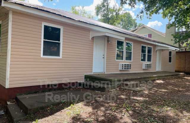 303 South Oak Street - 3