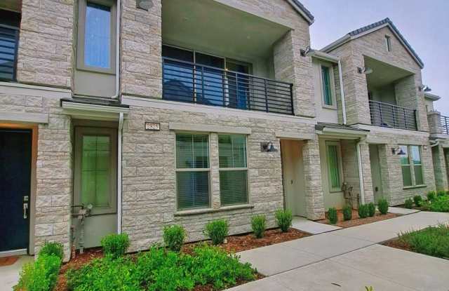 Photo of Fresno 3BR Pet-Friendly Townhouse with Community Amenities!