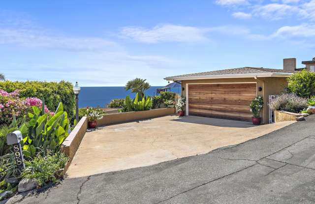 Photo of Stunning property with beautiful ocean views right down to Main Beach