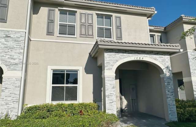 1684 SE 26th Ter