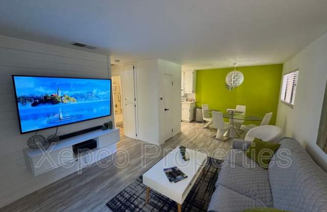 2810 N Arcadia Ct