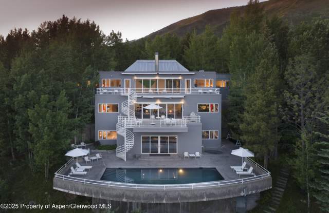 Photo of 319 RIDGE Road