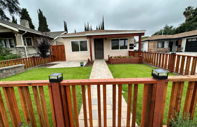 Photo of Cute and Cozy Ranch Style Home near the Heart of Beautiful Down Town Redlands!