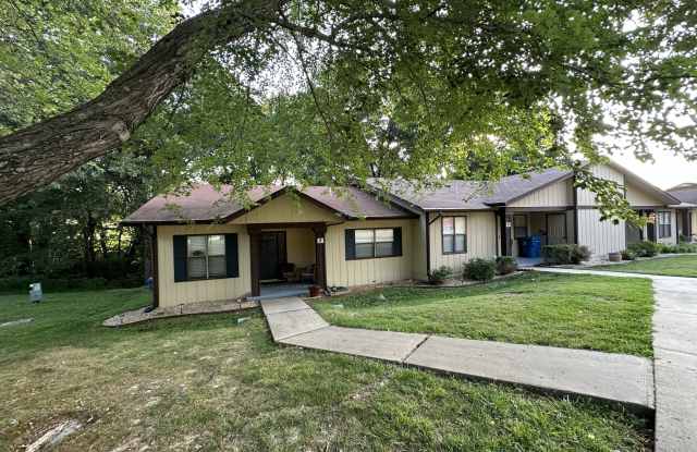 7 Eleanor Ln