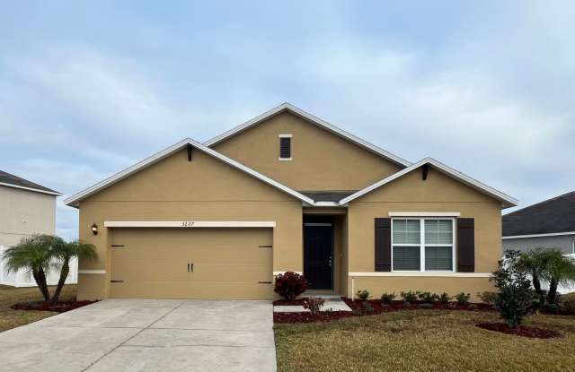 Modern 3 bed/2 bath home with brand-new flooring!