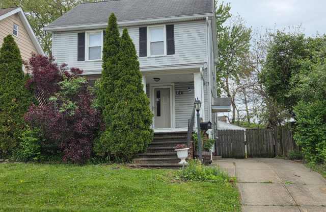 Charming 3-Bedroom Property in Prime Location