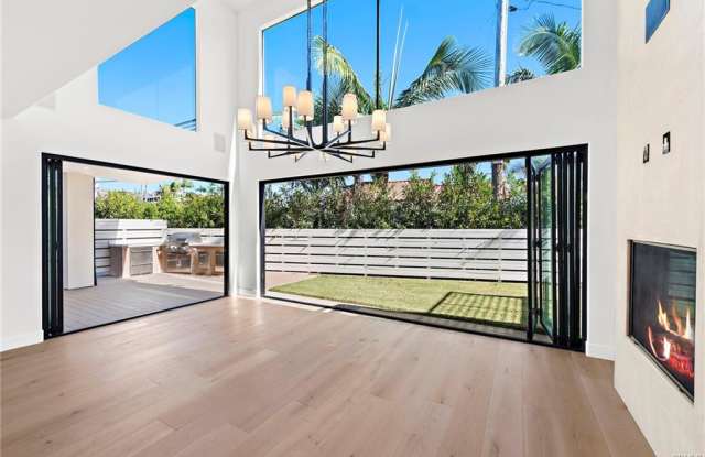 207 West Avenida San Antonio