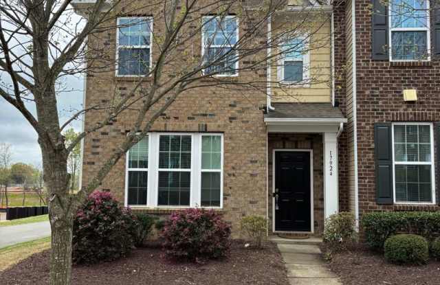Photo of Renovated 3Bd, 2.5Ba End Unit Lake Norman Townhome with Fenced-in Yard and 1 Car Garage Coming Soon