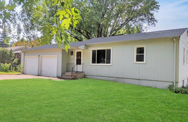 3321 N 10th Ave - 3321 North 10th Avenue, Sioux Falls, SD 57104