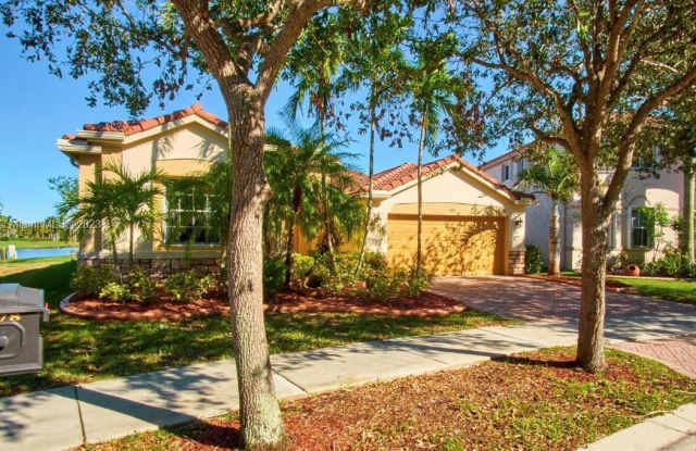 778 Tulip Cir