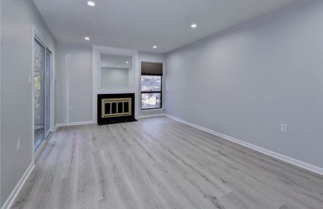 Photo of 8  Spring West