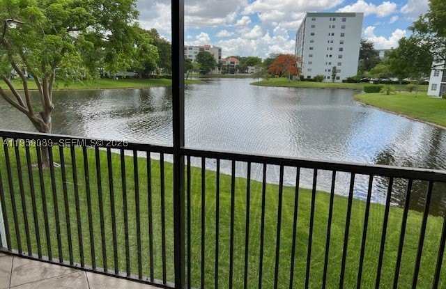 2226 N Cypress Bend Dr